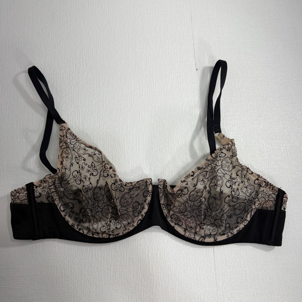 Victoria’s Secret lace very sexy unlined demi bra size 36C